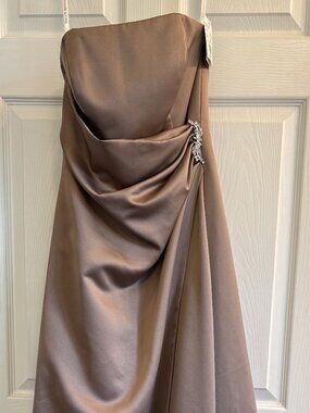 NEW $150 David's bridal Strapless gown drape brooch Mother bride taupe  4